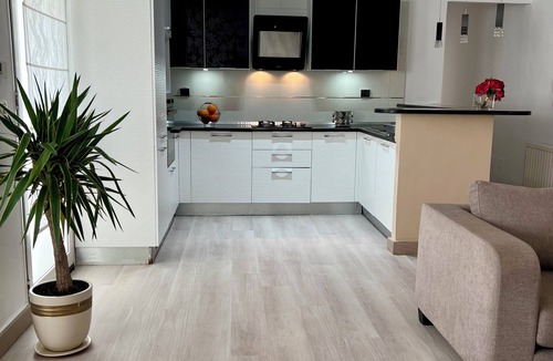 El Aouina Apartment | Sunny Cosy Apartment in Tunisia - Ideal for Couples & Families