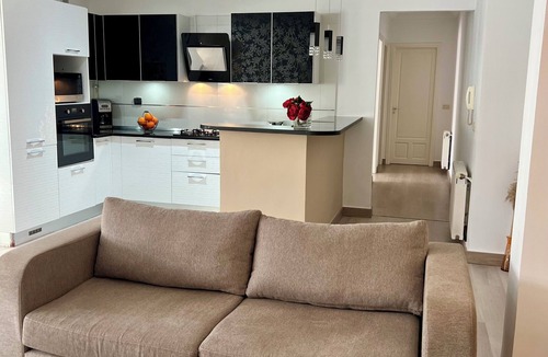 El Aouina Apartment | Sunny Cosy Apartment in Tunisia - Ideal for Couples & Families
