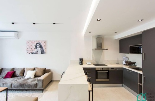 Les Berges du Lac Apartment | Sunset 204 Luxury 2bds with Gym