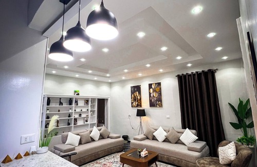 Qasr an-Nil Apartment | Tahrir Residence: Luxury apt steps from Tahrir Sq & Egyptian Museum