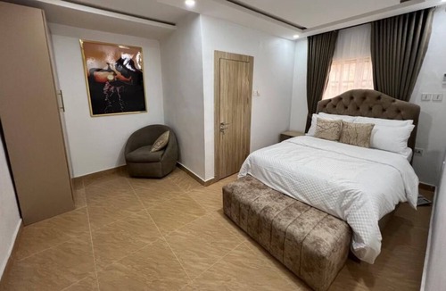Ikeja Hotel | Thapunchline Apartments & Hotels