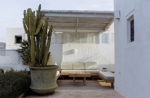 Erriadh Villa | The White House