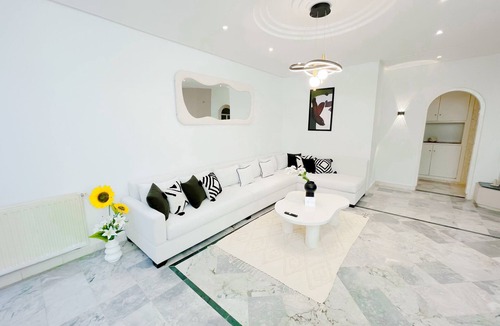 Amilcar Apartment | La petite maison: Charme en bord de mer