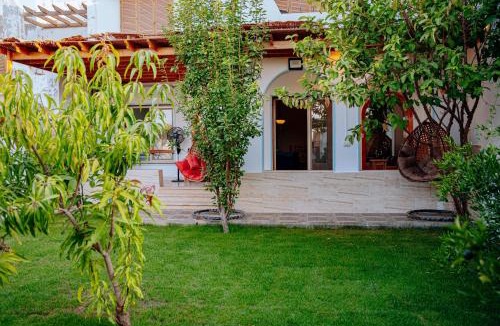 Yusuf as-Sidiq Villa | Tranquil Villa in Fayoum Private Pool Garden Lake Access