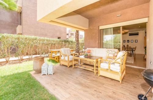 Menara Apartment | Trois chambres et Jardin Privé à Prestigia