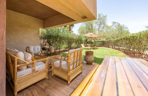 Menara Apartment | Trois chambres et Jardin Privé à Prestigia
