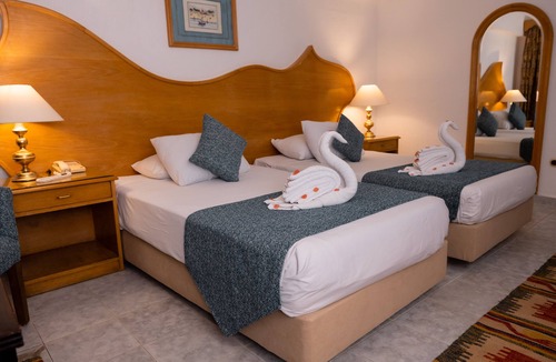 Ras Umm Sid Hotel | Turquoise Beach Hotel