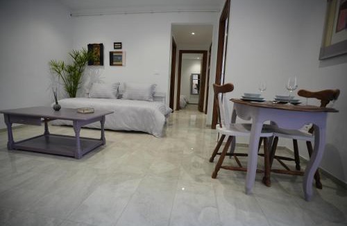 Sfax Apartment | Un ton Violet