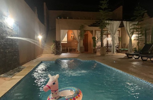 Menara Villa | Villa Brek réservée aux familles avec piscine privée à 8 km du centre ville