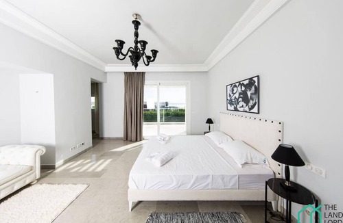 Les Berges Du Lac II Villa | Villa Cassel: Villa avec piscine et vue sur le lac