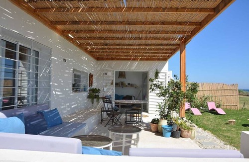 Aousja Villa | Villa, feet in the water