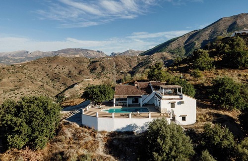 Canillas de Aceituno Villa | Villa for up to 8 persons with fantastic mountain views & private swimming pool