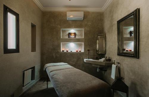Aghouatim Bed & Breakfast | VILLA PASCHMINA PISCINE CHAUFFEE