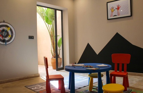 El Makina House | VILLA SWIMMING POOL GARDEN ARGAN GOLF- FIBER OPTICS - NETFLIX- HOUSEKEEPER -BREAKFAST