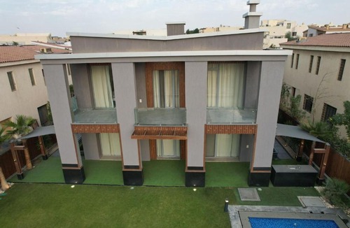 Sheikh Zayed City Apartment | villa with pool