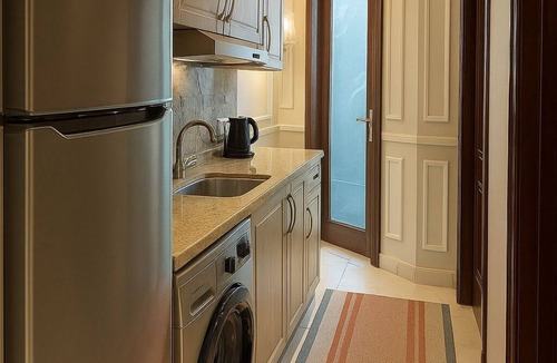 Al-Manasrah Ski Chalet | Warmth, Comfort, and Sea Views – Porto Said Stay
