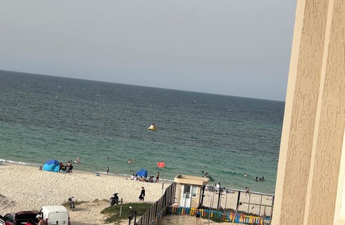 Chott Mariem Apartment | Water-view , swimming pool ,free parking, on the water