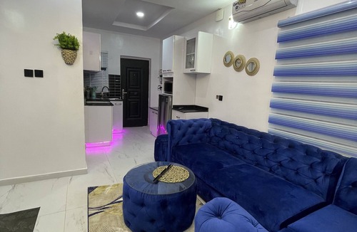 Sagamu Apartment | Why have little when you can have it all?!