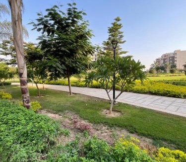 Madinaty House | Wide Garden View - Shared Apartment - East Hub - Amusement Park - إطلالة واسعة على الحديقة - شقة مشتركة