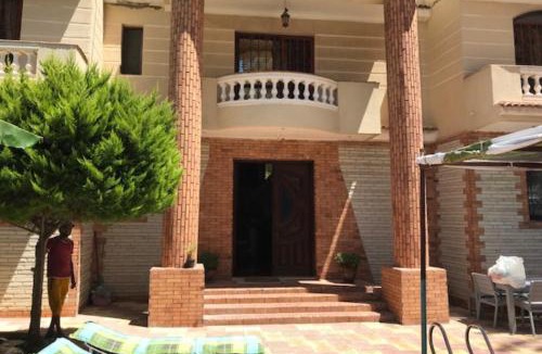 Al-'Amriyah Villa | Yellow Family Villa - Private Pool - AC- 5 Min Walk to Beach -