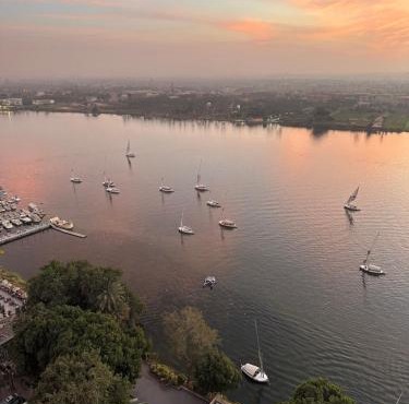شقة فاخرة بإطلالة مباشرة على النيل الدور 23 Luxury Nile View Apartment 23rd Floor