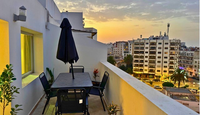 3-Bedroom Apartment with Panoramic Rooftop Terrace — Gauthier, Casablanca