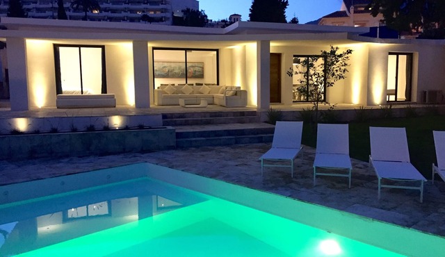 4 Beds & 4 Bath, 150mts from the beach, Private Heated Pool, BBQ in Fuengirola