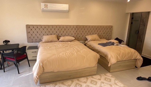 5-bedroom in Giza with great pyramid view and all aminities like safty box
