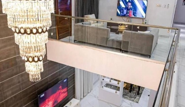 6 bedroom mansion in lekki phase 1 in Lekki