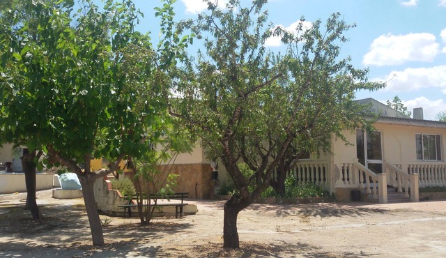 ALL COMFORT VILLA WITH POOL, IN A MAGICAL CAMPESTRE FRAME. in Godelleta