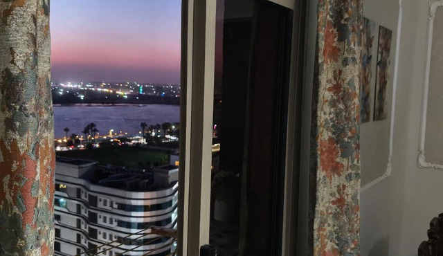 Amazing apartment Nile and garden view overlooking Nasser Institute gardens شقة فاخرة بإطلالة مميزة على النيل و علي حدائق معهد ناصر