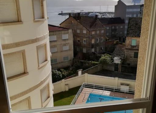 Apartamento en edificio nuevo, con piscina, vistas a la ría y al puerto, ESTANCIA MÍNIMA 14 noches, perfil familiar, no se admiten grupos de jovenes in Sanxenxo
