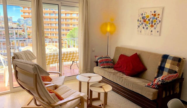 APARTAMENTOS AQUARIUM (REF 31). NEXT TO THE BEACH. RENOVATED. in Roses