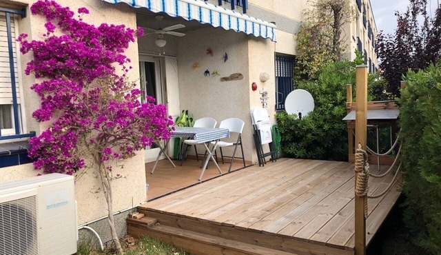 Apartment 150 m beach with garden and garage in llança