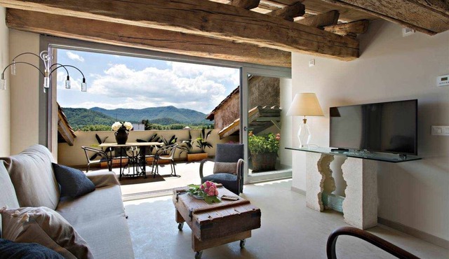 Argenter, deluxe penthouse with terrace in Olot