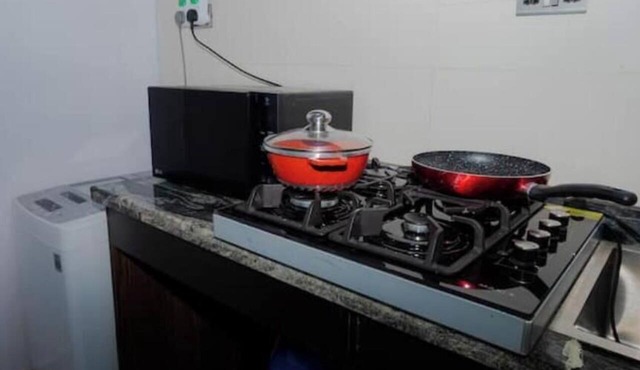 Ayinke Apartment – Cozy 2-Bedroom Stay with Balcony, Starlink Wi-Fi & Security