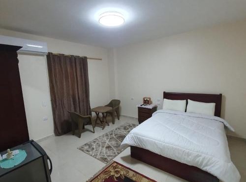 Basto Pyramids INN