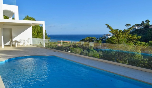 Beachside detached villa, sea views, pool ,broadband and A/C in PALS
