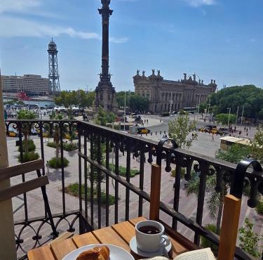 Beautiful Apartment on Las Ramblas with Port views in Barcelona