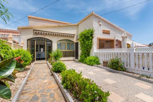 Beautiful house with sea views and private pool in Torrevieja