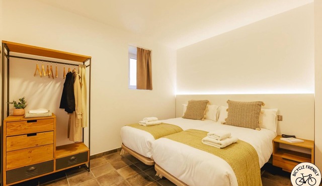 Bravissimo Mercadal 3, one-bedroom plus sofa bed in Girona
