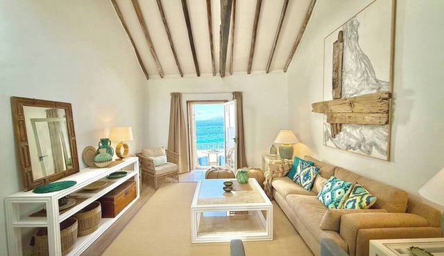 CASA MALENA, Seafront with Private Pool in Las Aguas