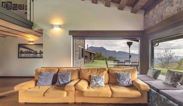 Chalet 'Casa Campelles 2' with Mountain View, Shared Terrace and Wi-Fi in Campelles