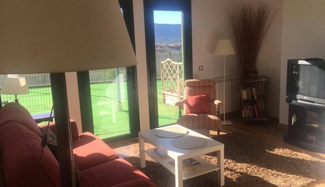 Charming Apartment in Jaca with Terrace and Parking in Jaca