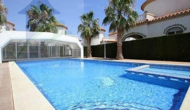 Charming House with Private Garden, Pool, and BBQ in Miami Playa in Miami Playa