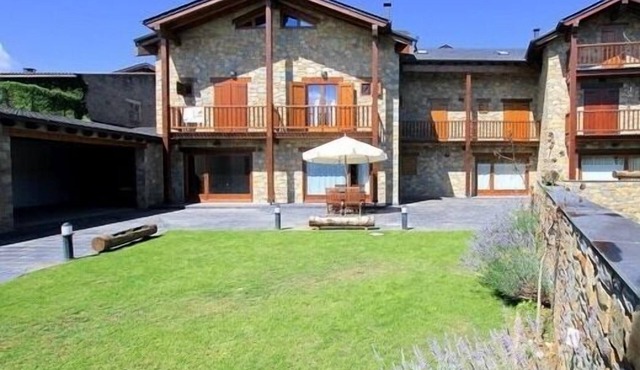 Charming stone and wood house maximum 10 people in Bellver de Cerdanya