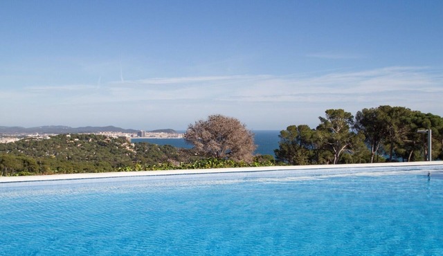 Club Villamar - Modern apartment with 3 bedrooms and a pool, 1000 meters from the beach, located . in Sant Antoni de Calonge