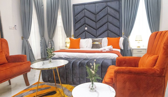 Cosy 4 bedroom House - 24/7 Electricity/Wi-Fi/Security & Pool - Lekki