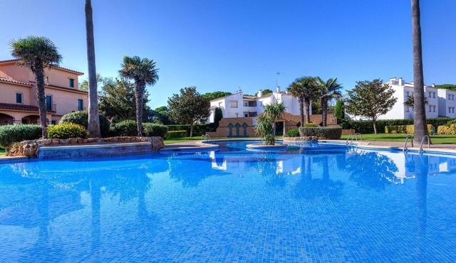Cosy apartment for 4 people with pool, WIFI, TV and terrace in Torroella De Montgrí