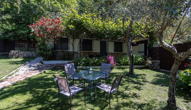 Cottage 'El Castañar De Ceubia' with Mountain View, Private Terrace and Private Garden in Ávila